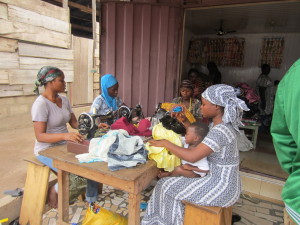 Women weaving kinta cloth